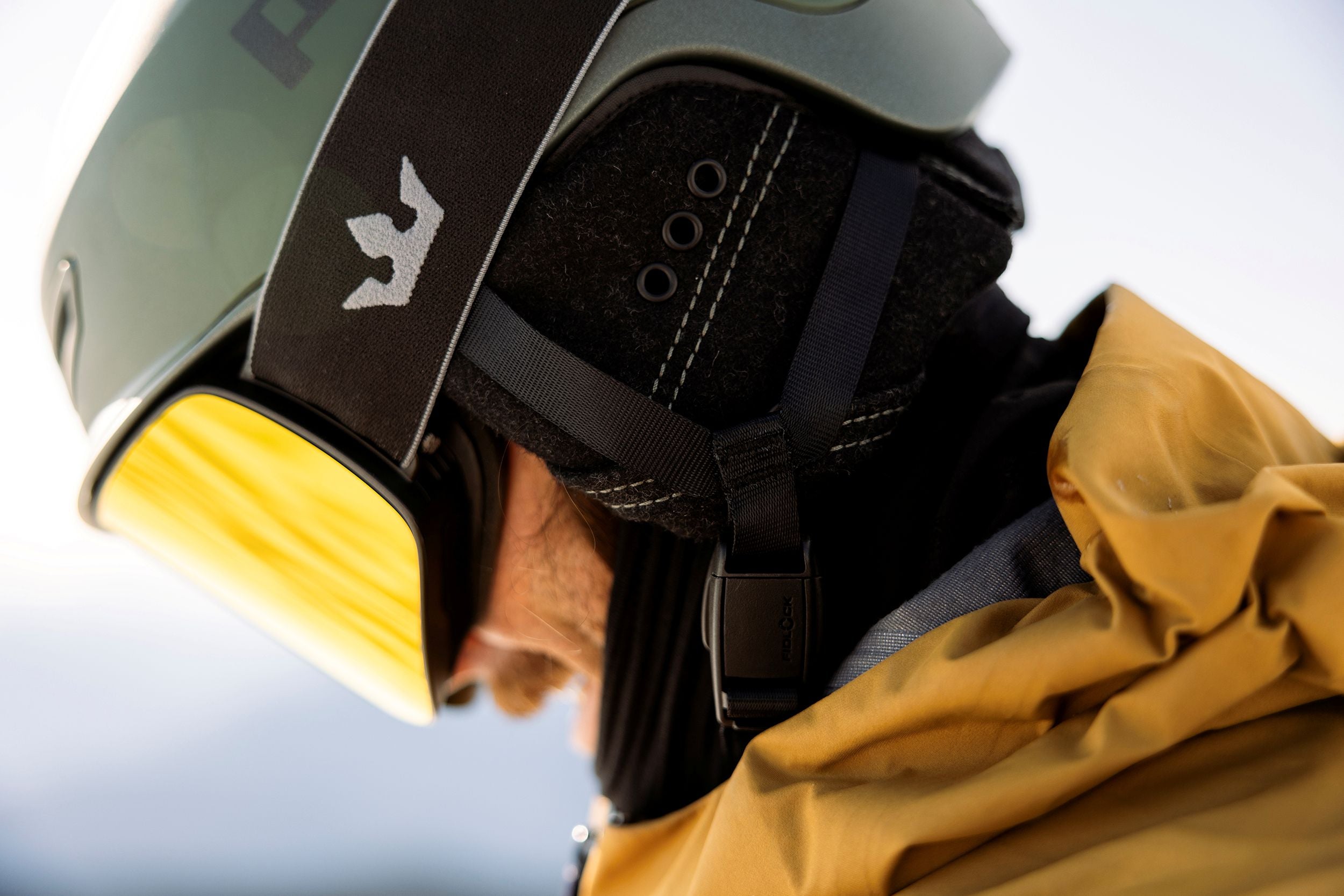 do von zipper skylab snowboarding goggles fit pret helmets CAPSULE youll have maximum peripheral vision when youre staring down a new line. Pret | Men's Ski &