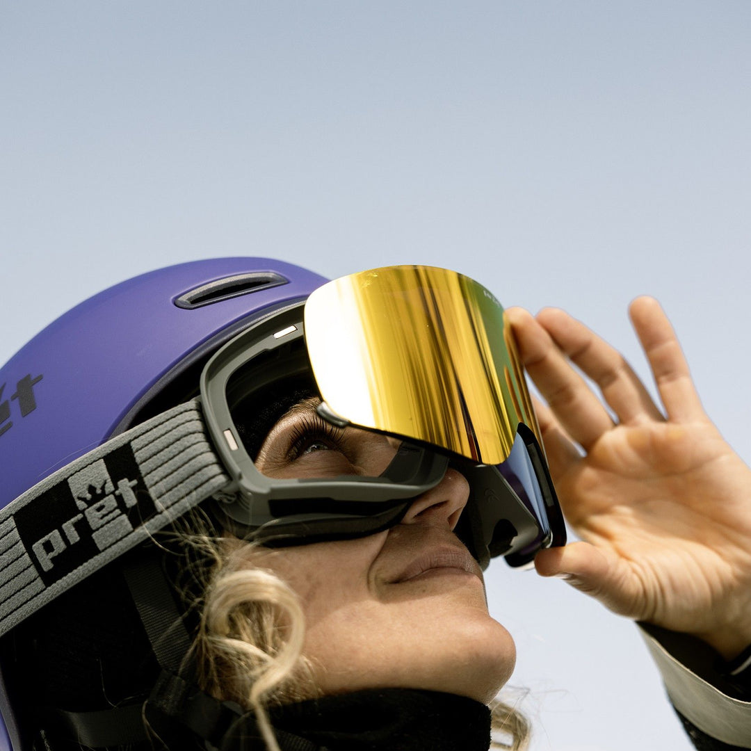 #color_lucent-blue-photochromic-black-strap